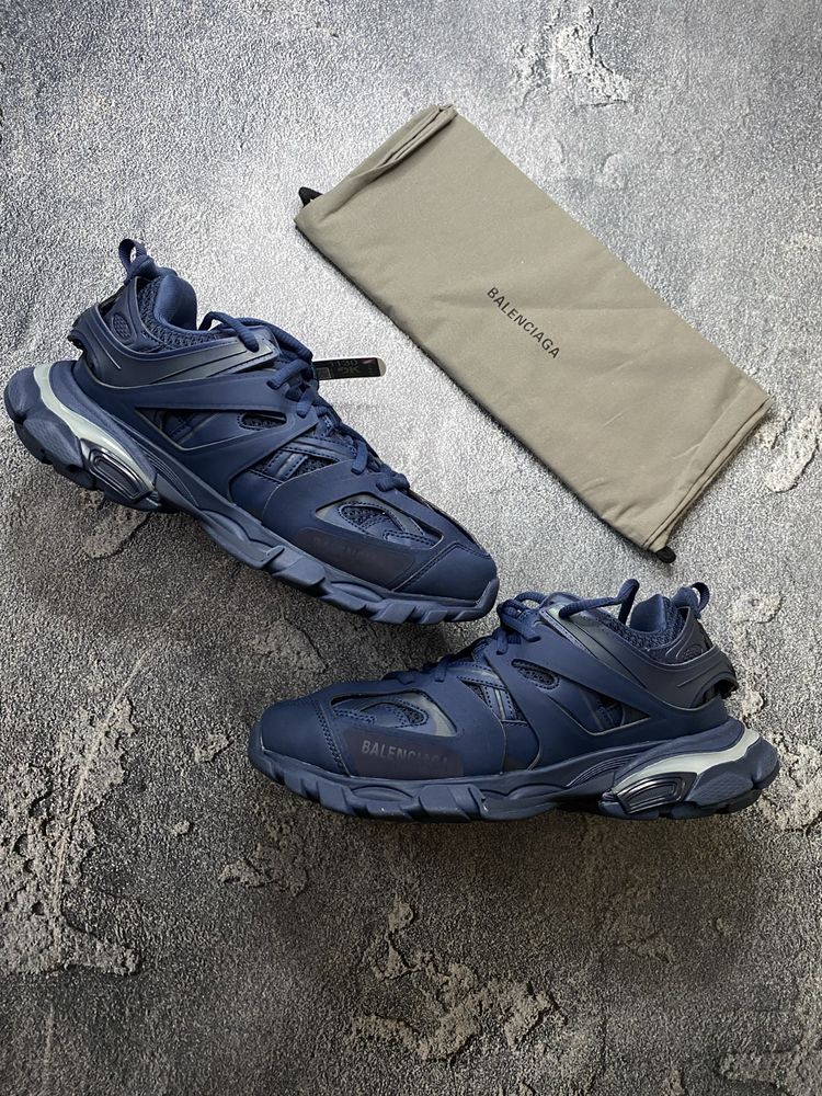 Balenciaga Led.