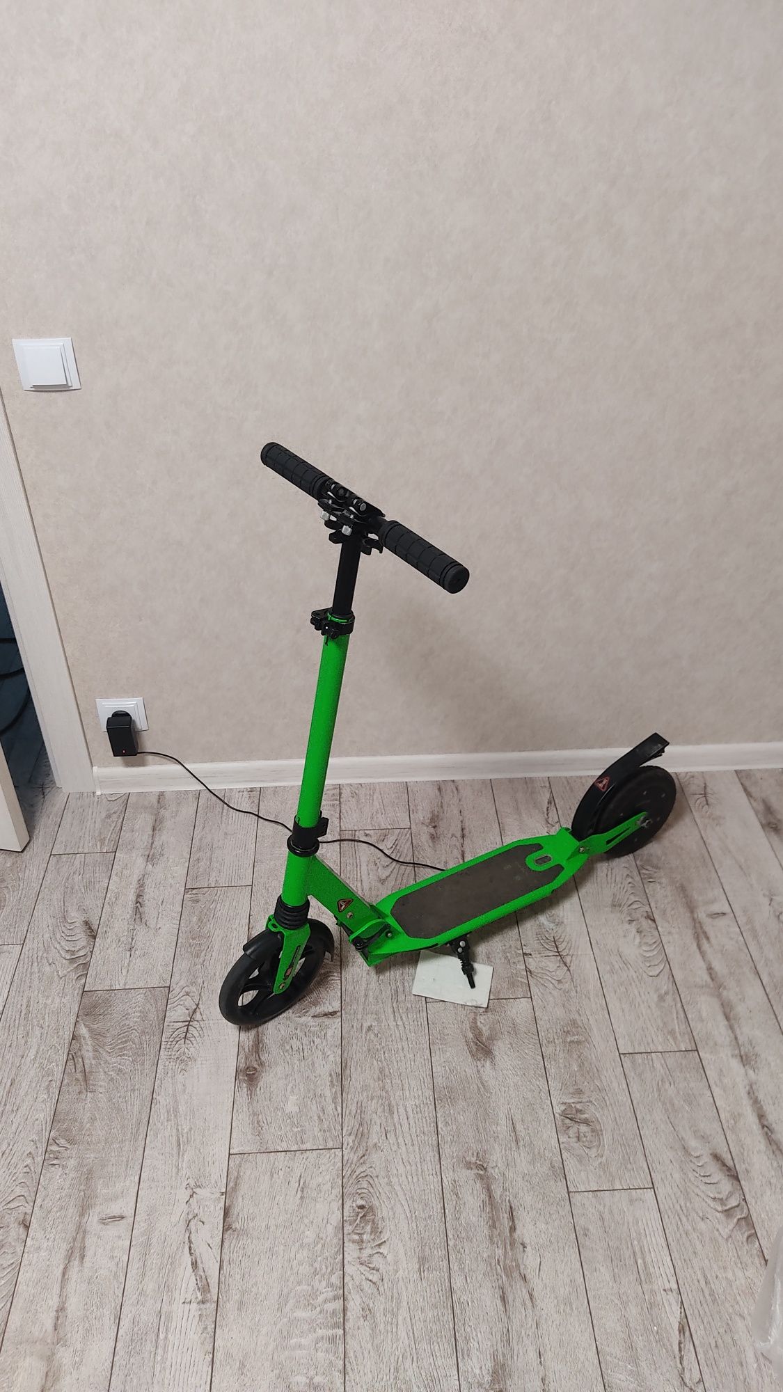 Электросамокат с НОВЫМ АКБ. windtech kids alu scooter