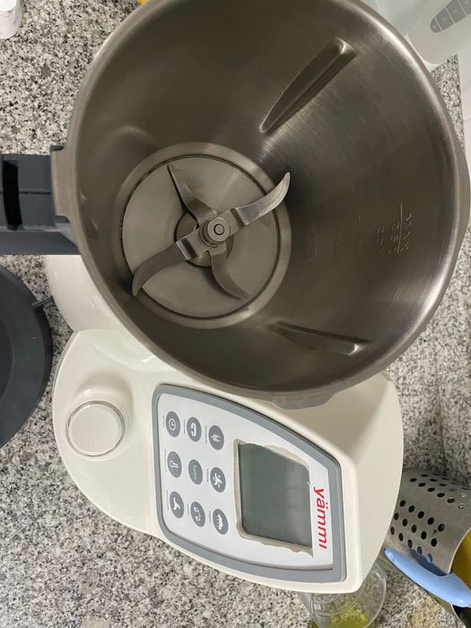 Yammi 2 em bom estado com livro de receitas