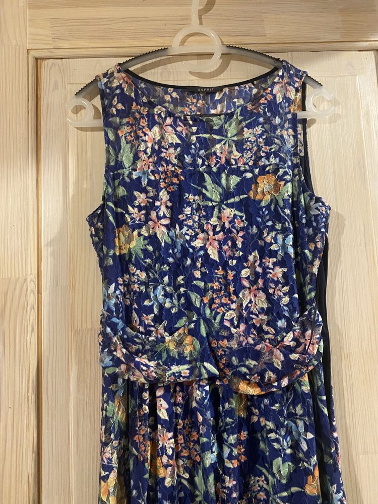 Vestido Floral com varias cores arrendado