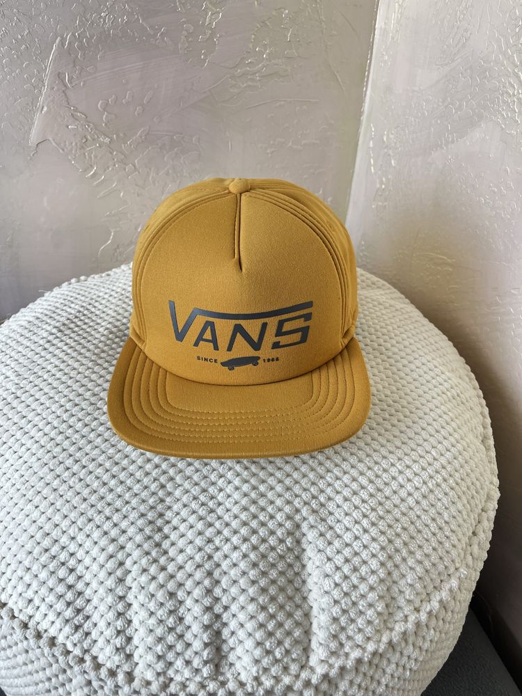 Jockey vans — яскравий акцент у твоєму образі