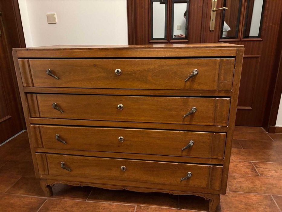 Cômoda madeira bom estado