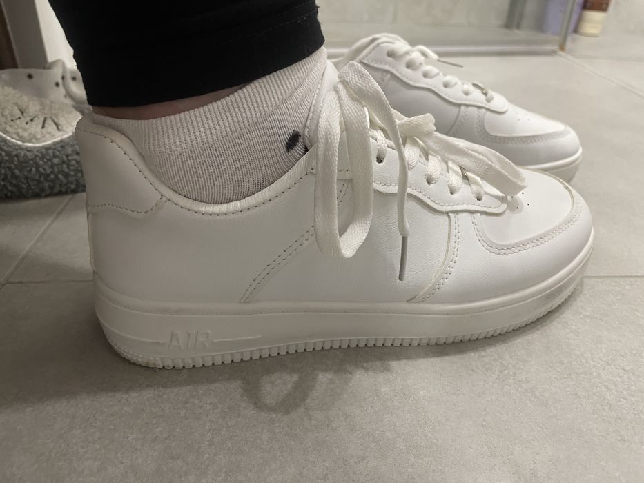 Кросівки жіночі майже нові