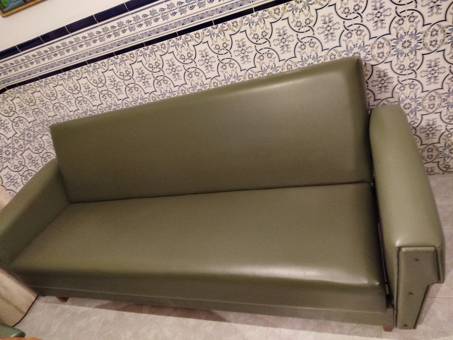 Sofá cama verde de 3 lugares e 2 sofás de 1 lugar