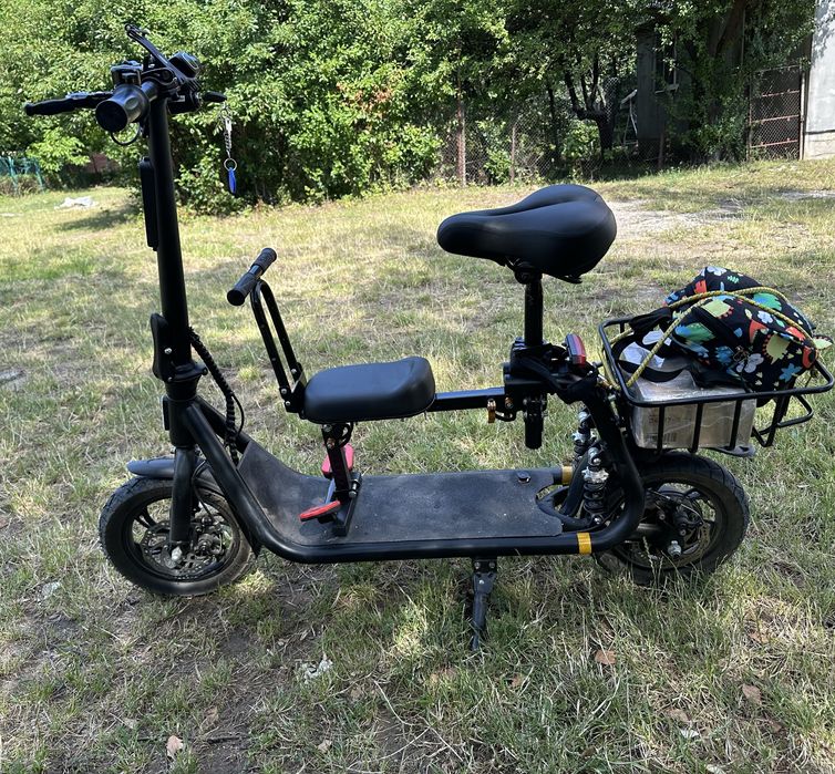 Електросамокат для їзди з дитиною