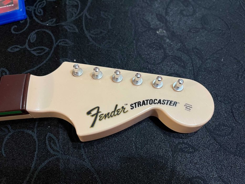 Rock Band4 + Guitarra wi-fi fender