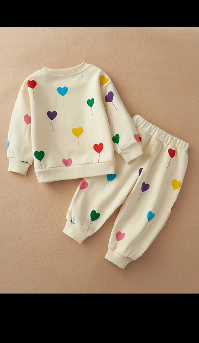 Костюм на 2-3 роки молочний з сердечками