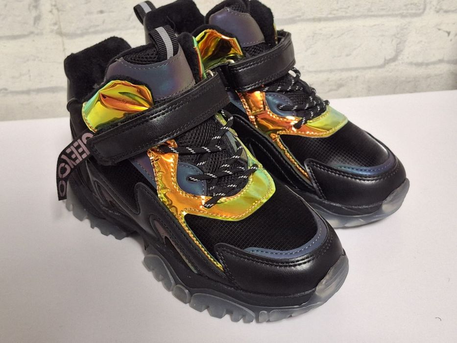 Нові зимові кросівки 34р.