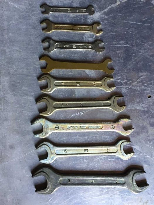 Ключі ріжкові, накидні, ступічні, автомобільні.