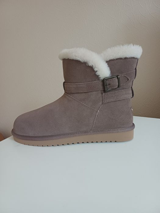 Продам уггі. Стан новий. Не підійшов розмір.