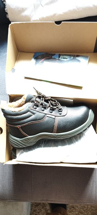 Buty robocze męskie ocieplane Nowe 43