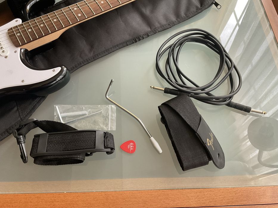 Squier Sonic Mustang Electric Guitar Pack