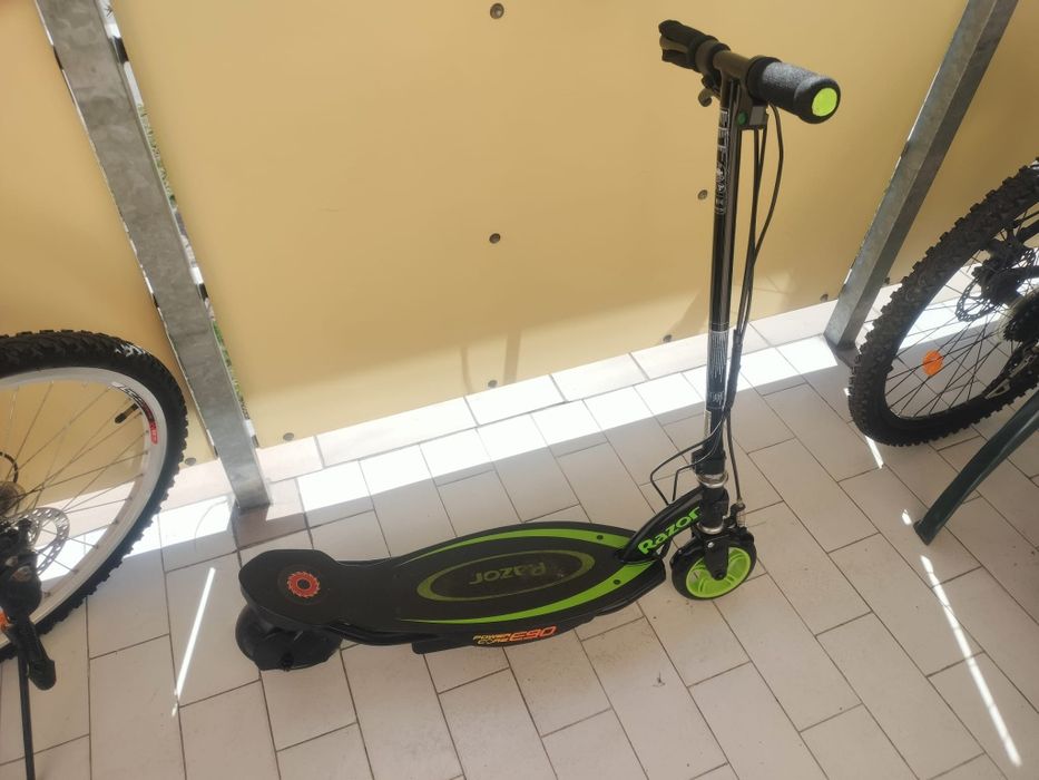 Hulajnoga Razor E90 16km/h