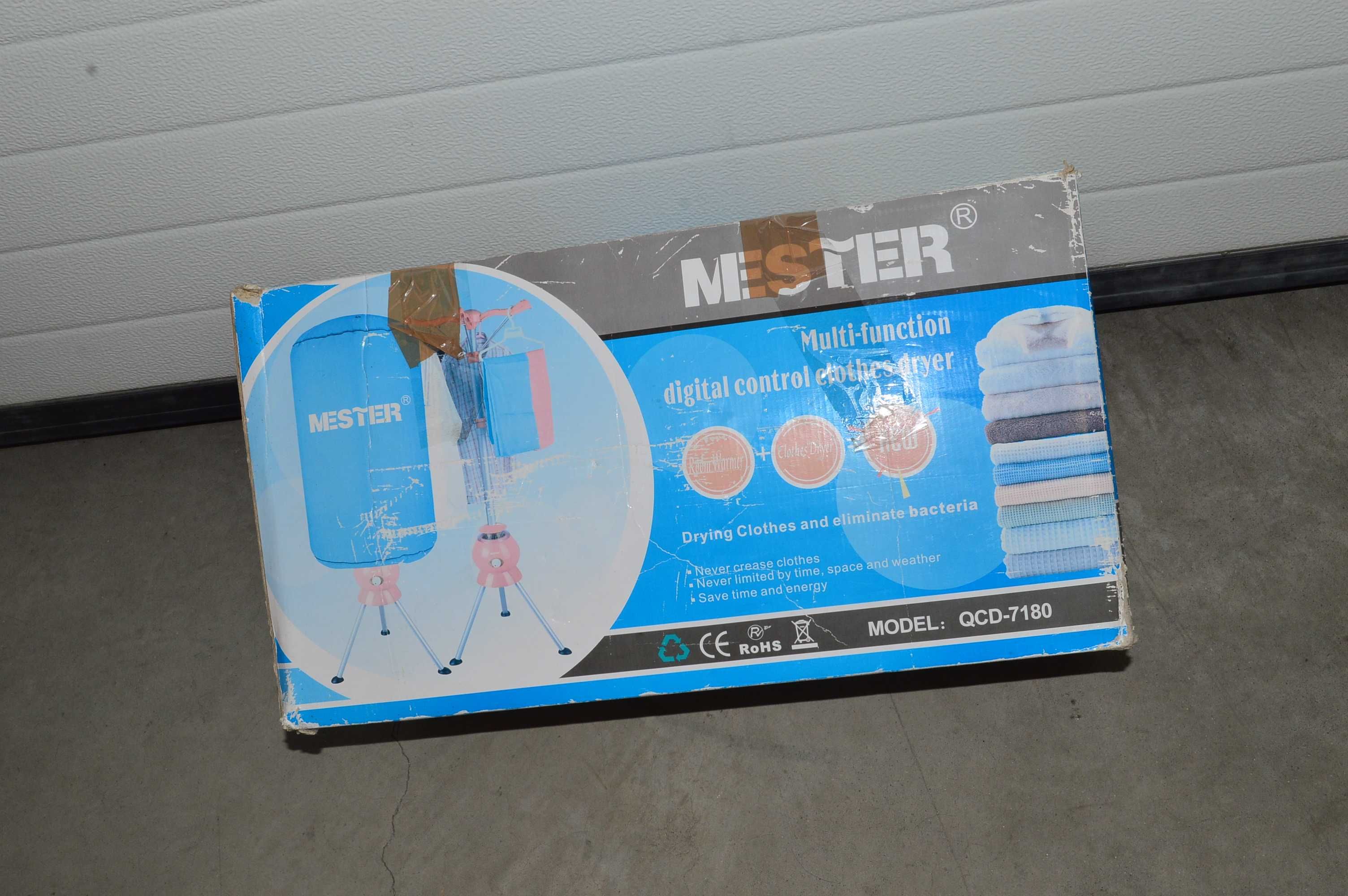 Secador de roupa elétrico e portátil, com potência de 900 W.