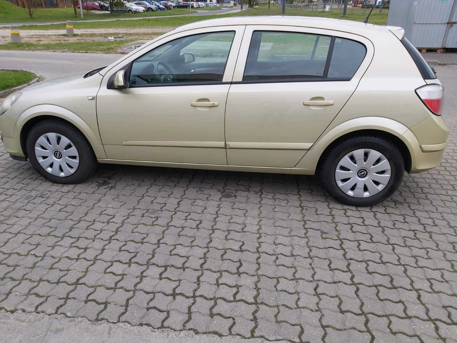 Opel Astra III 2004 r. 1,6 złoty