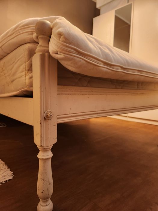 Cama madeira maciça, antiga, restaurada