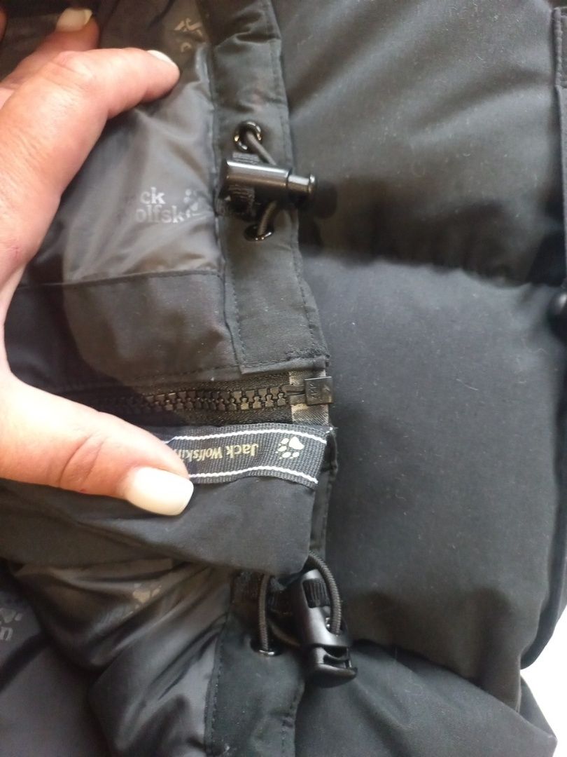 Пухова жилетка безрукавка ,, Jack Wolfskin,, орігінал  р.М-L