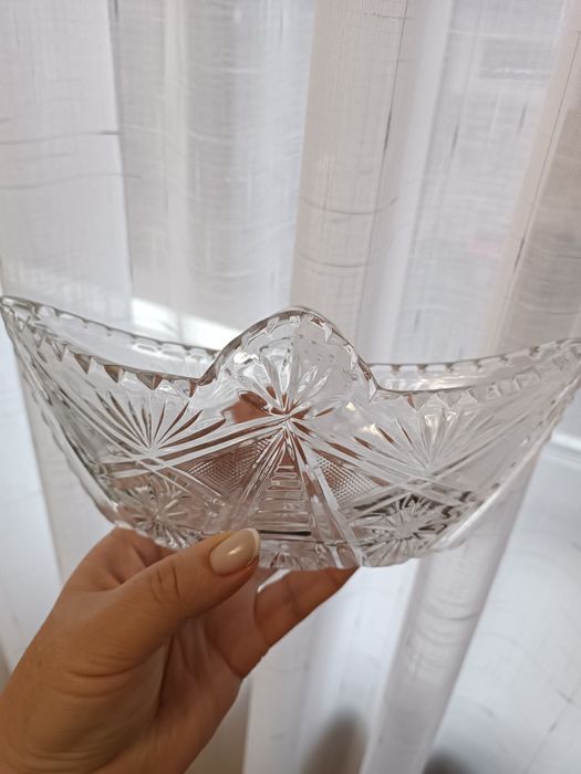 Кришталева (хрустальна) ладдя. Є ще два великих салатника