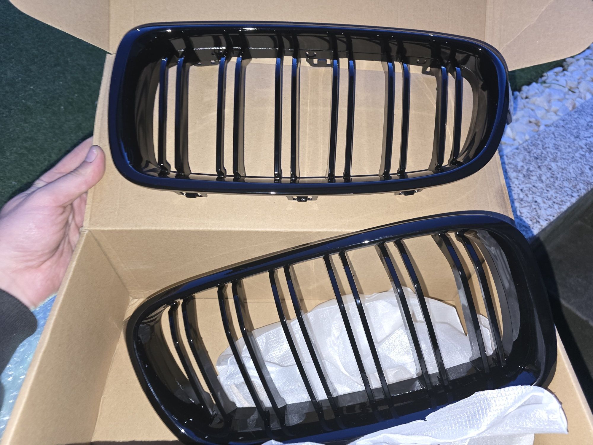 BMW F30 grelhas pretas  novas