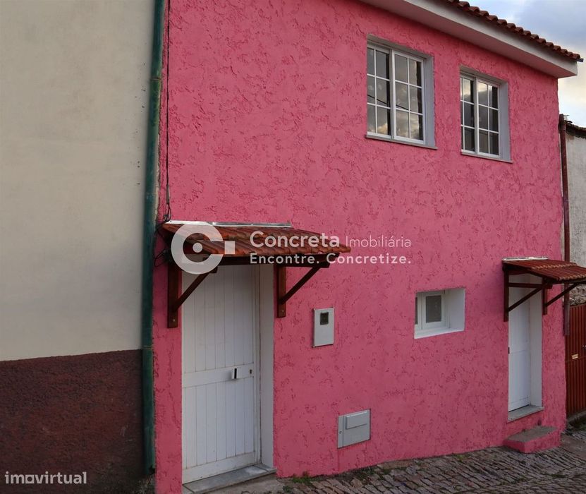 Moradia T2 remodelada em Parada, Alfândega da Fé