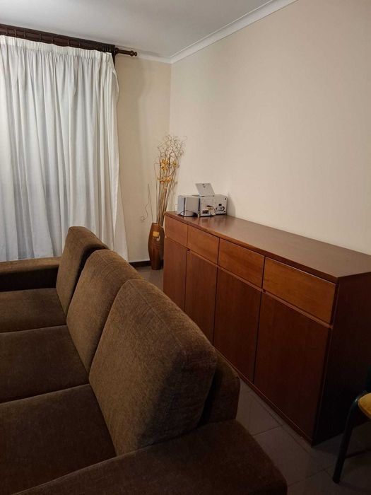 Aparador com 191 cm de comprimento