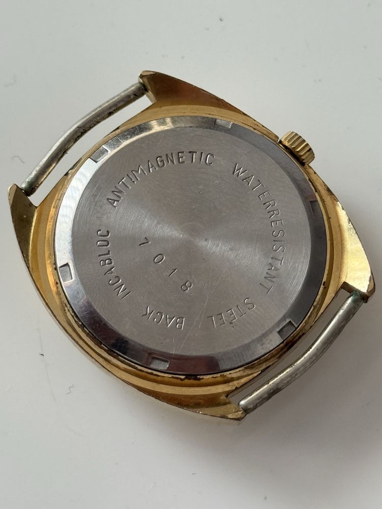 Zegarek Owix Swiss made, 17jewels, zlocony, wymiary 35.5/38mm, sprawny