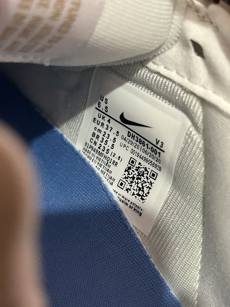 Нові кросівки Nike Air Force 1