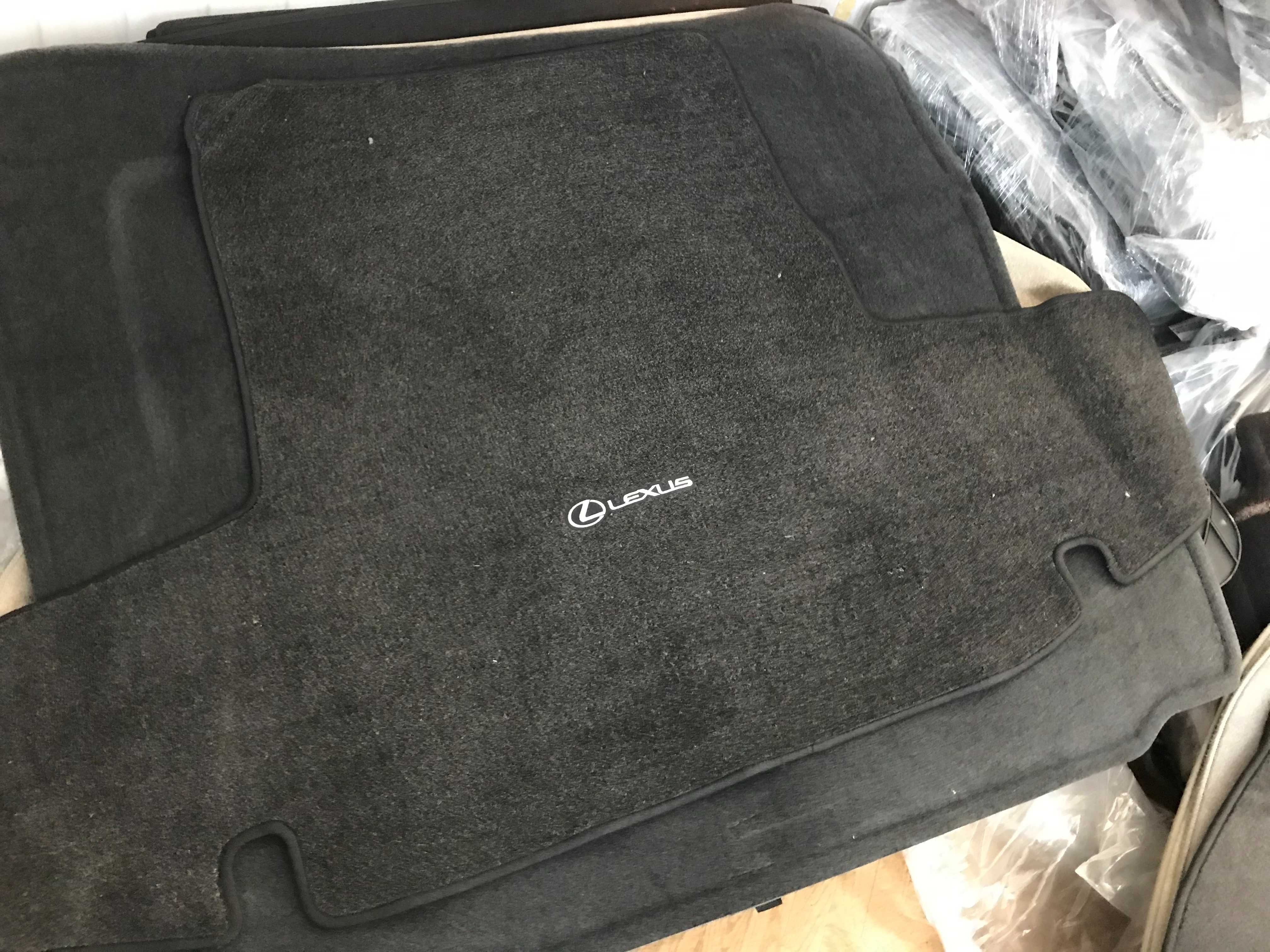 Оригинальный фирменный новый ковер в багажник LEXUS ES