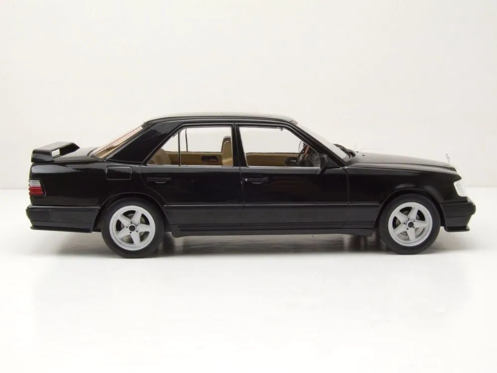 Mercedes benz W124 - mcg 1/18