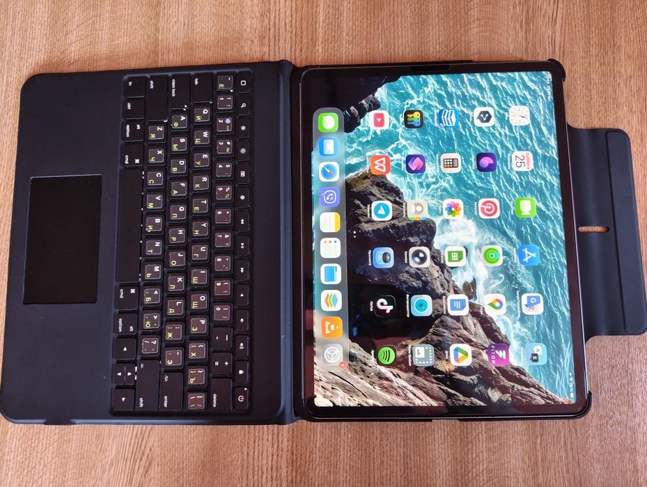 ESR чохол клавіатура iPAD 12,9' 5 and 6 gen