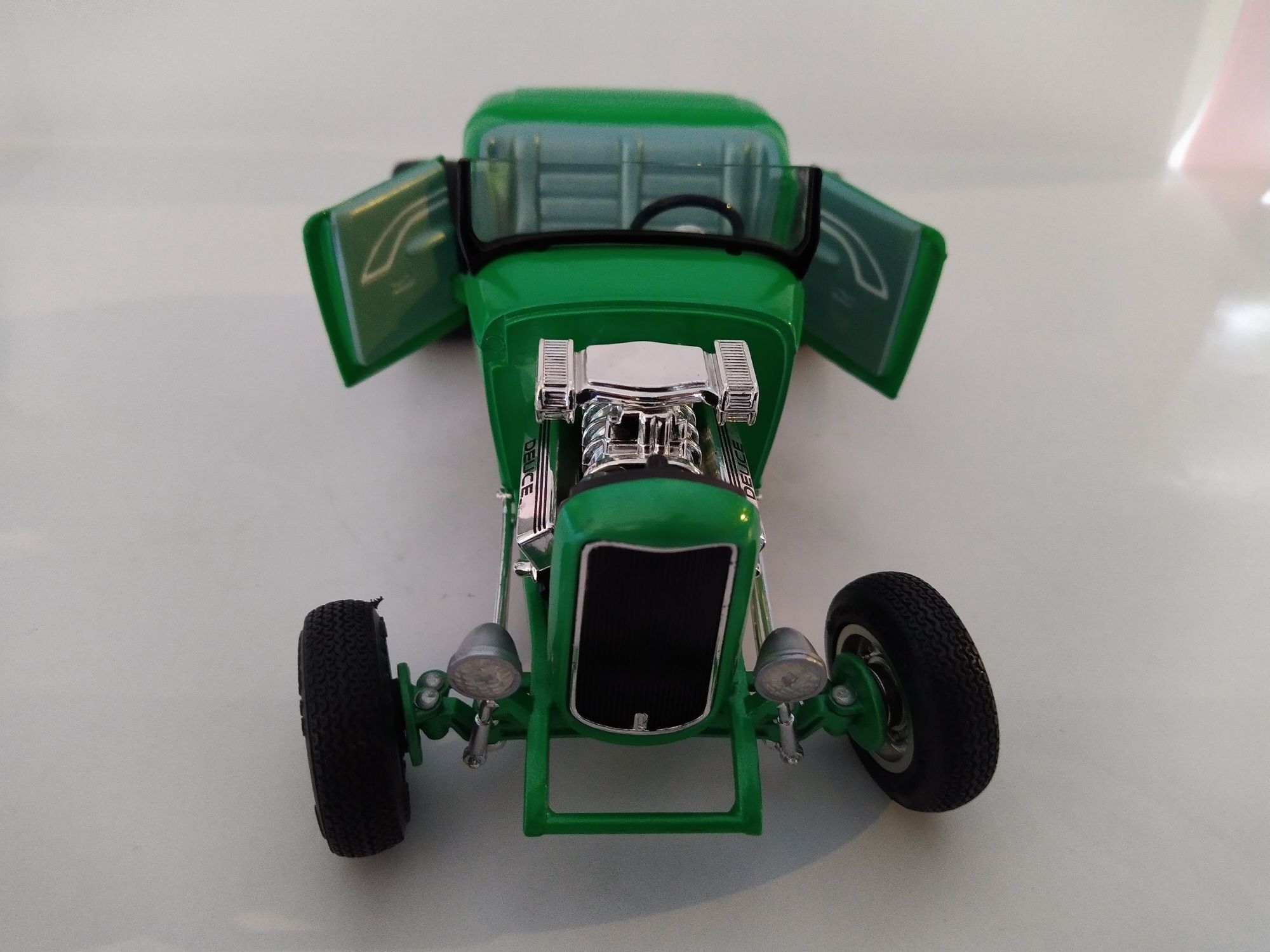 Ford Trademark ERTL Skala 1:18