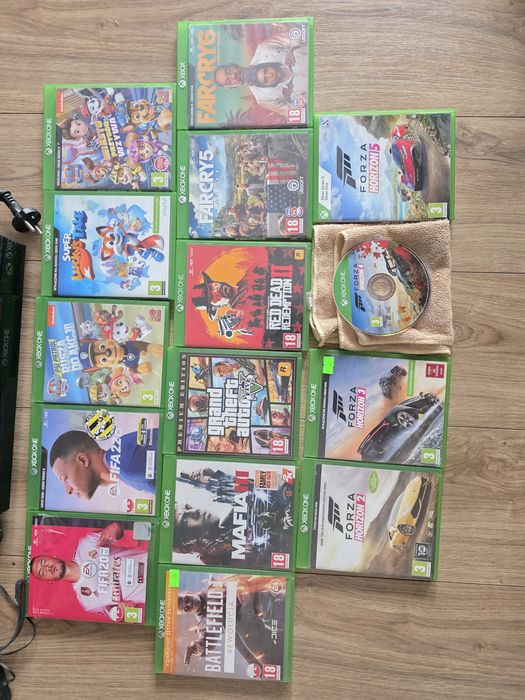 Xbox one z 2 padami i 15 grami