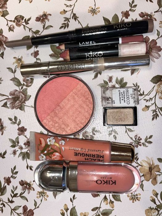 Косметика блиск, олівці, румяни