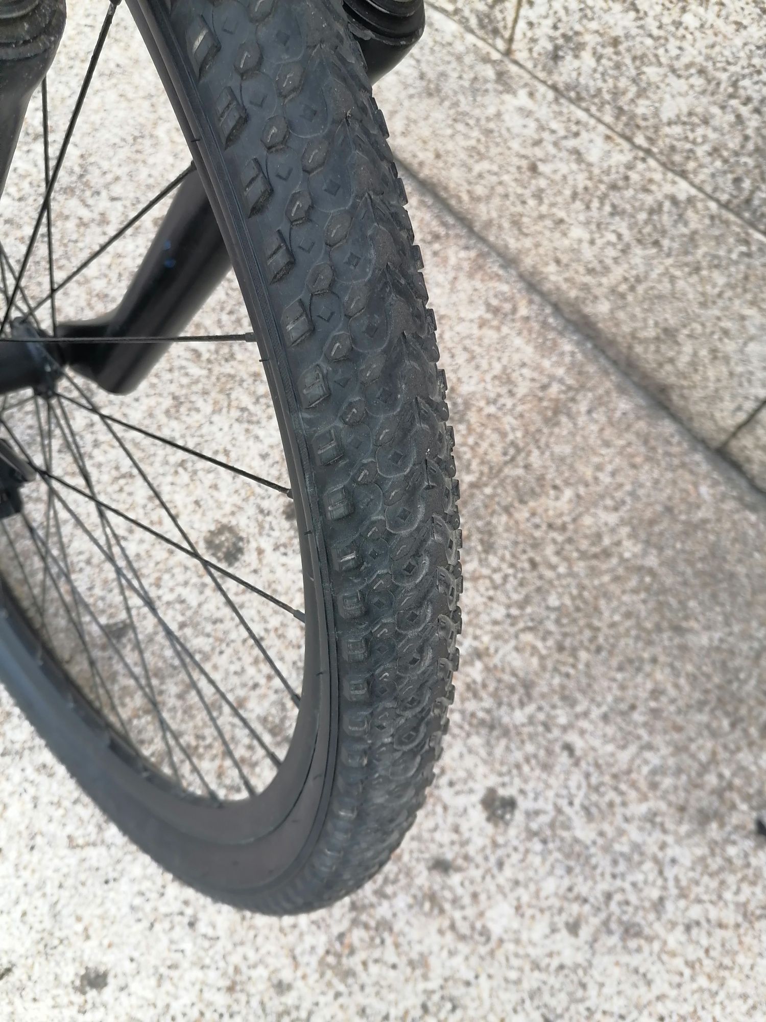 Bicicleta btt Berg trailrock rodas 29 travões disco