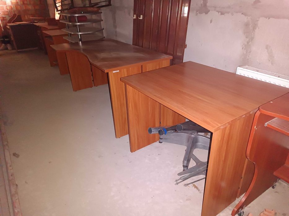 Офисная мебель: столы, стулья, тумбы, шкафы, сейфы и пр.