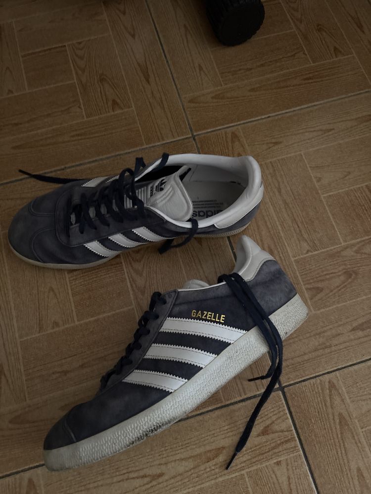 Adidas gazelle 42 com uso azul