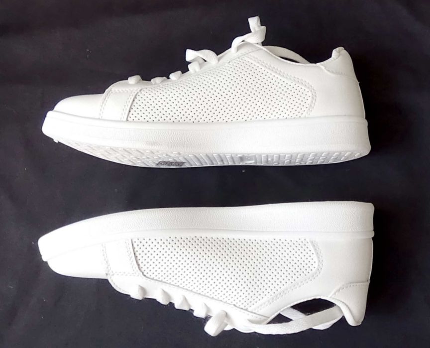 Продам кроссовки, бренд "STILLI", белый цвет , размер 37 .