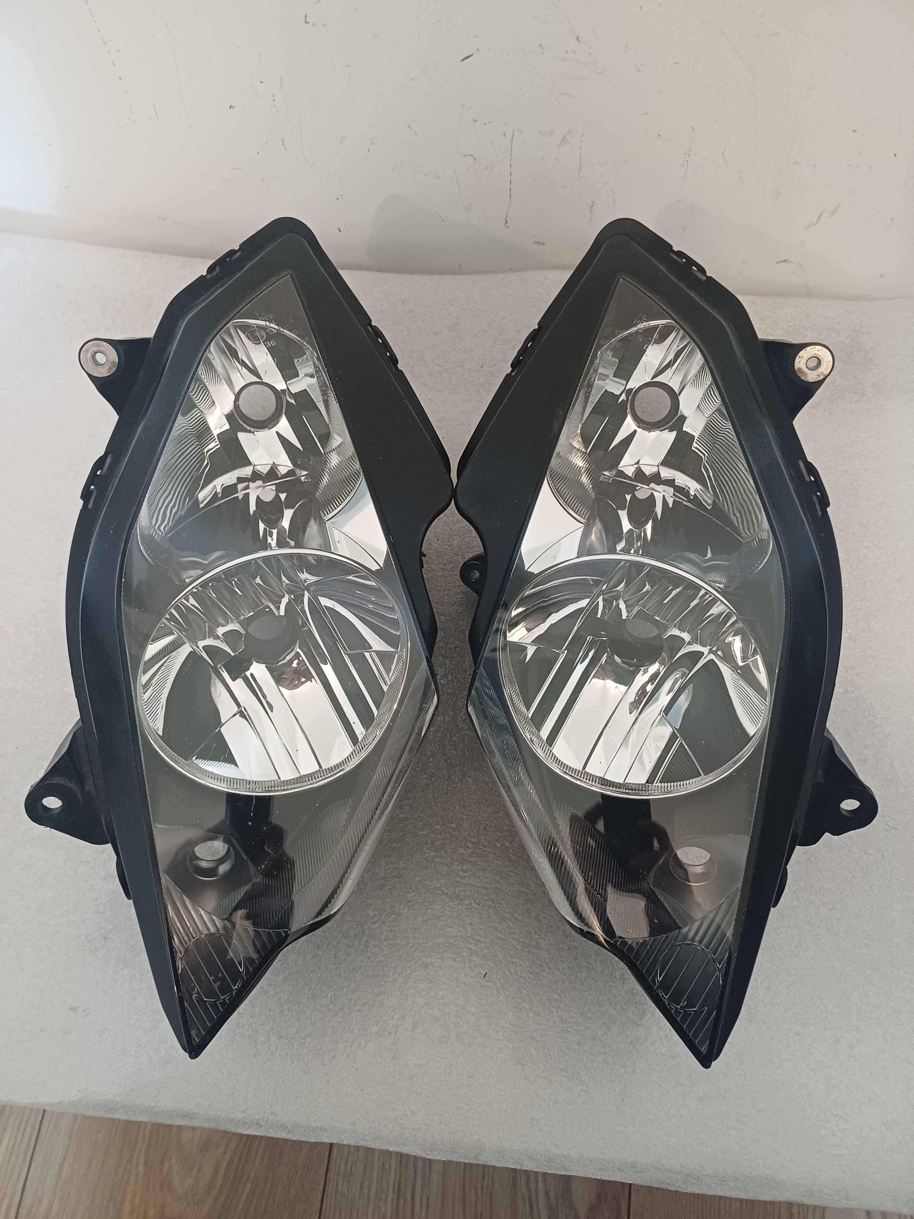 Reflektor VFR 800 V-TEC lewa prawa lampa