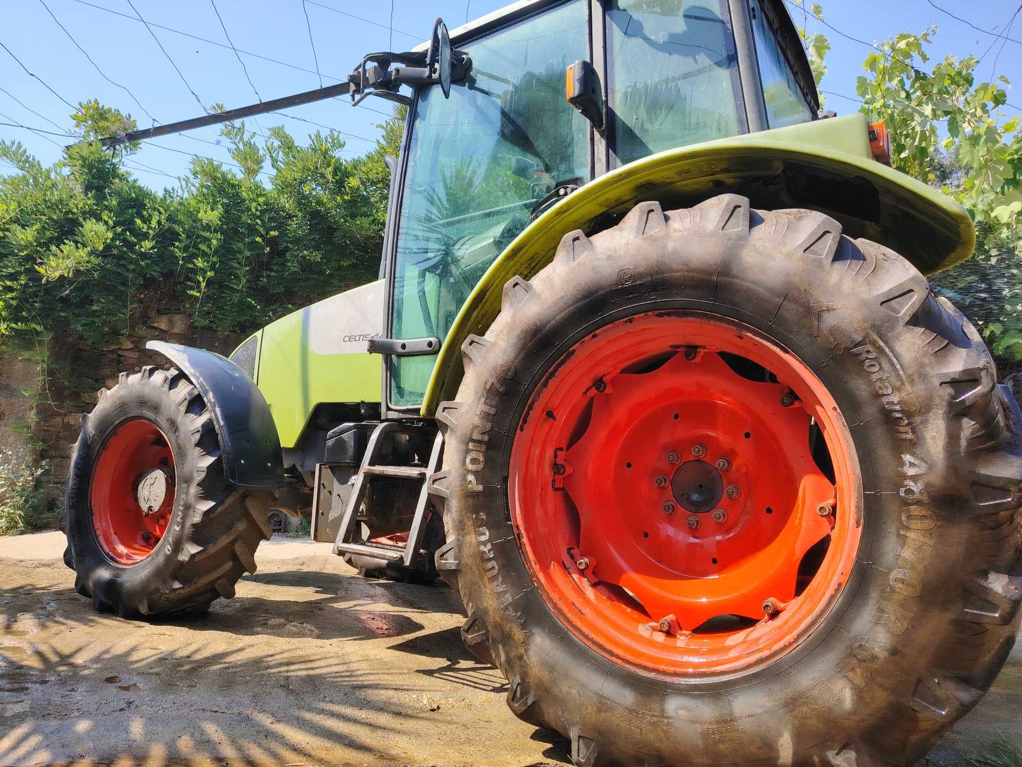 Trator Claas Celtis 446 RC