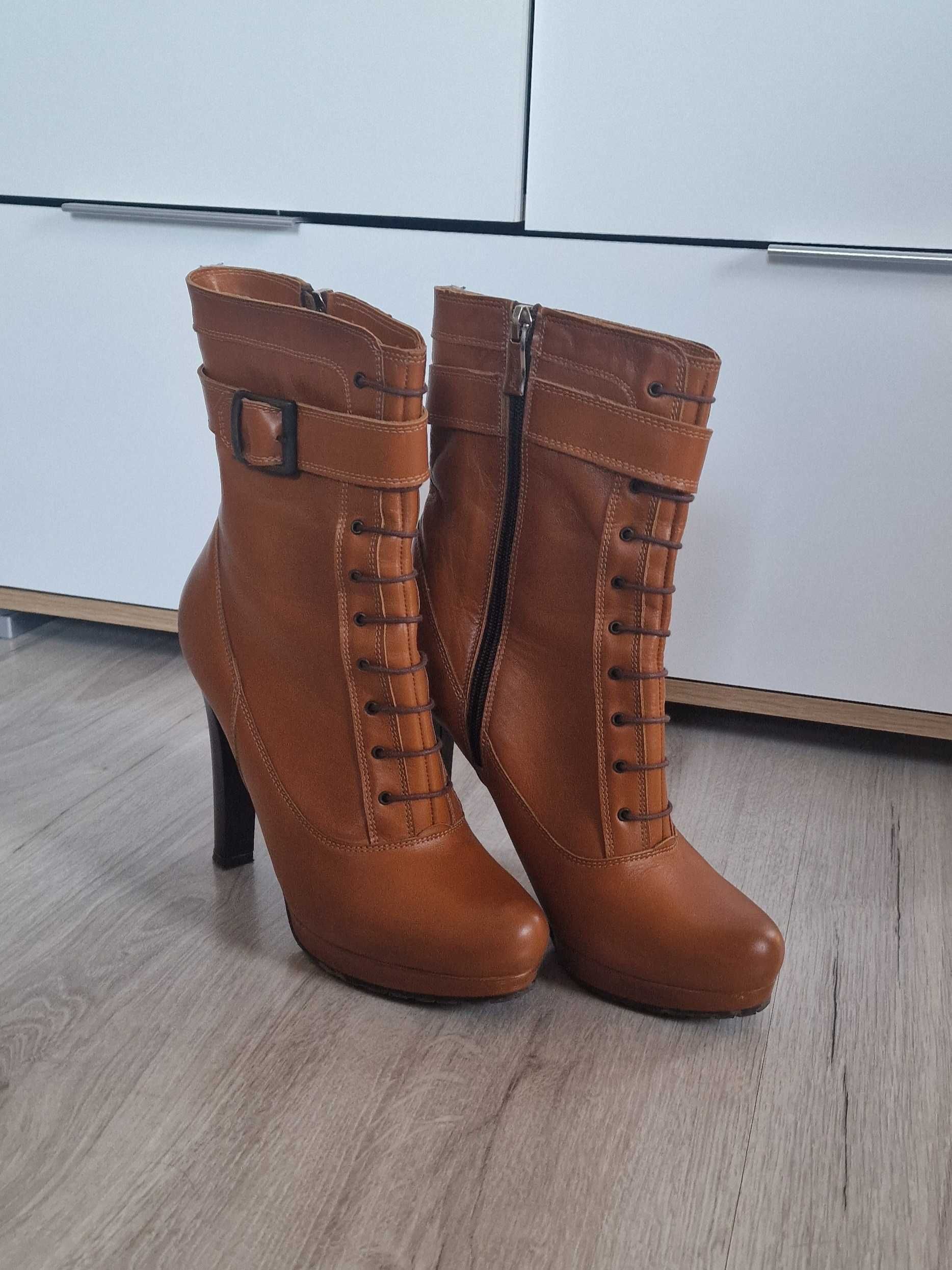 Oleksy skórzane śliczne botki kozaczki na obcasie r. 40 jak nowe