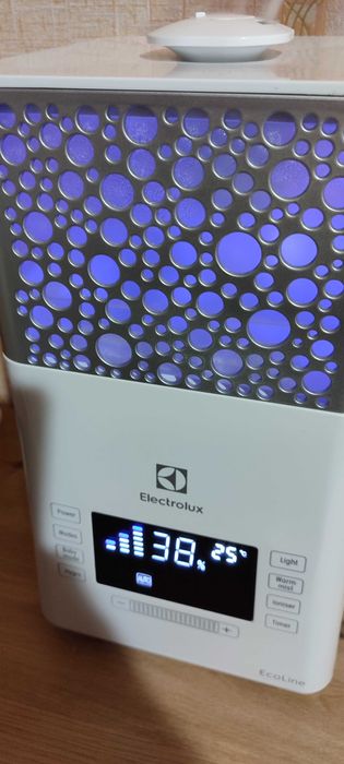 Зволожувач повітря Electrolux EHU-3715D