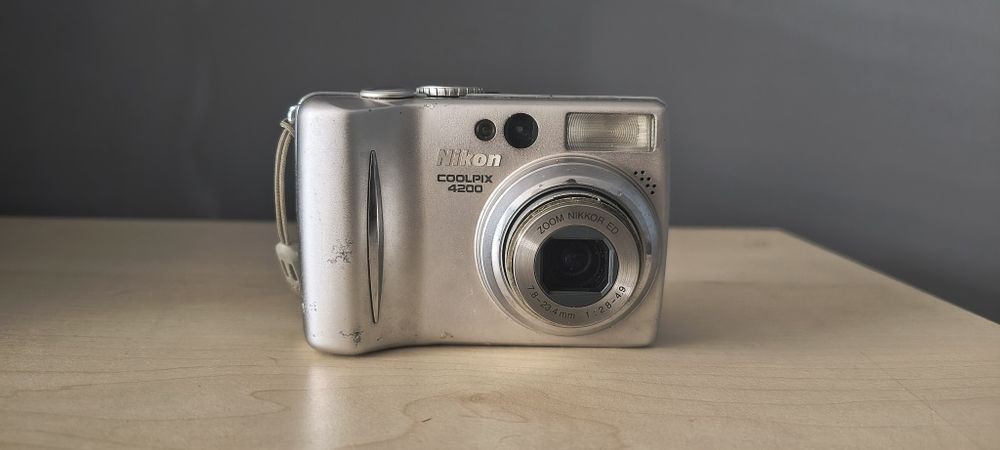 Aparat fotograficzny Nikon Coolpix 4200
