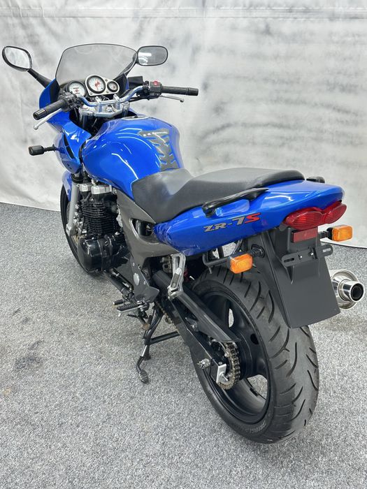 Kawasaki ZR-7S Zadbany
