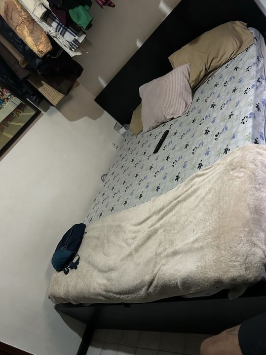 Cama de casal Malm com 4 gavetoes