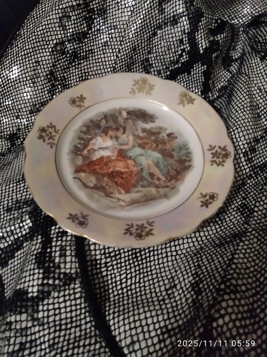 Порцеляновая тарелка мелкая диаметр 19 см красивая