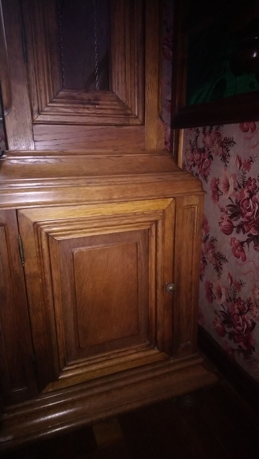 Годинник підлоговий (часы напольные),  з четвертним боєм.