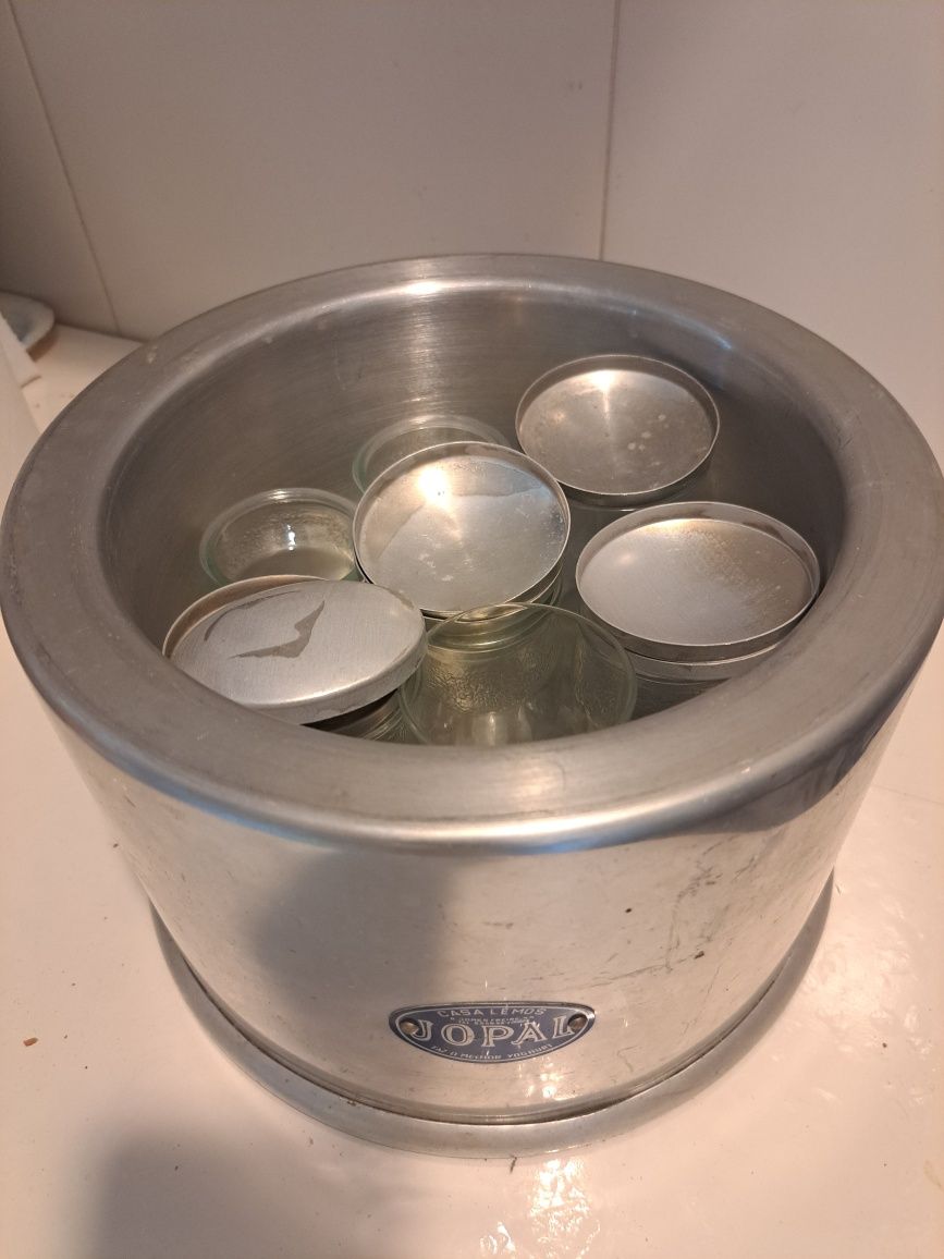 Iogurteira caseira com embalagens