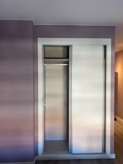 Roupeiro estrutura embutida