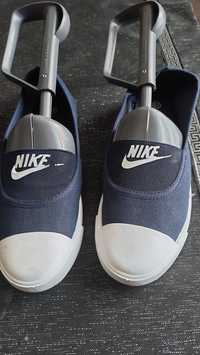 Trampki niebieskie firmy NIKE