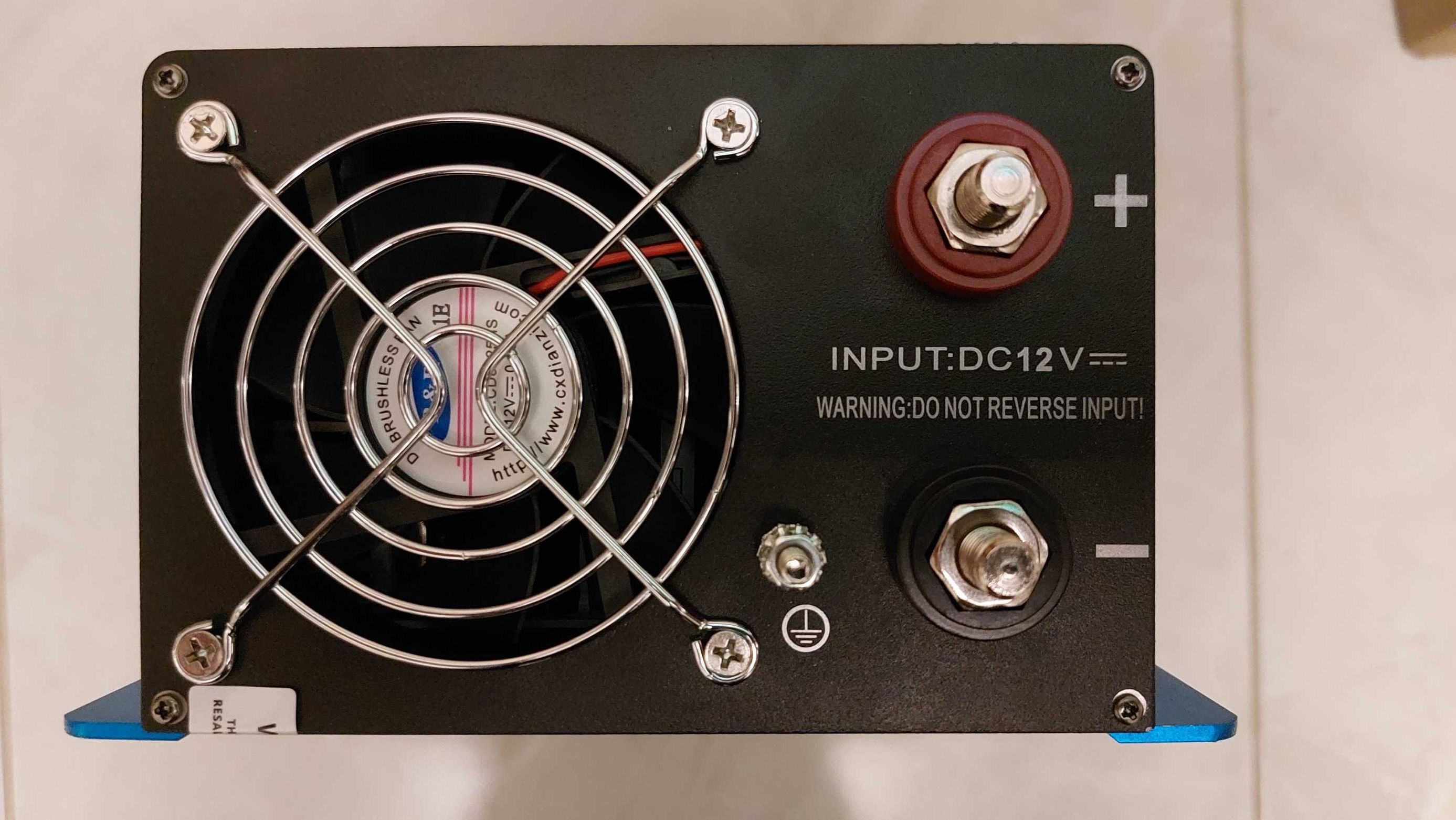 Інвертор 12/220В (CarClever, Чехія) чистий синус, 1000Вт, 5500гр. Торг